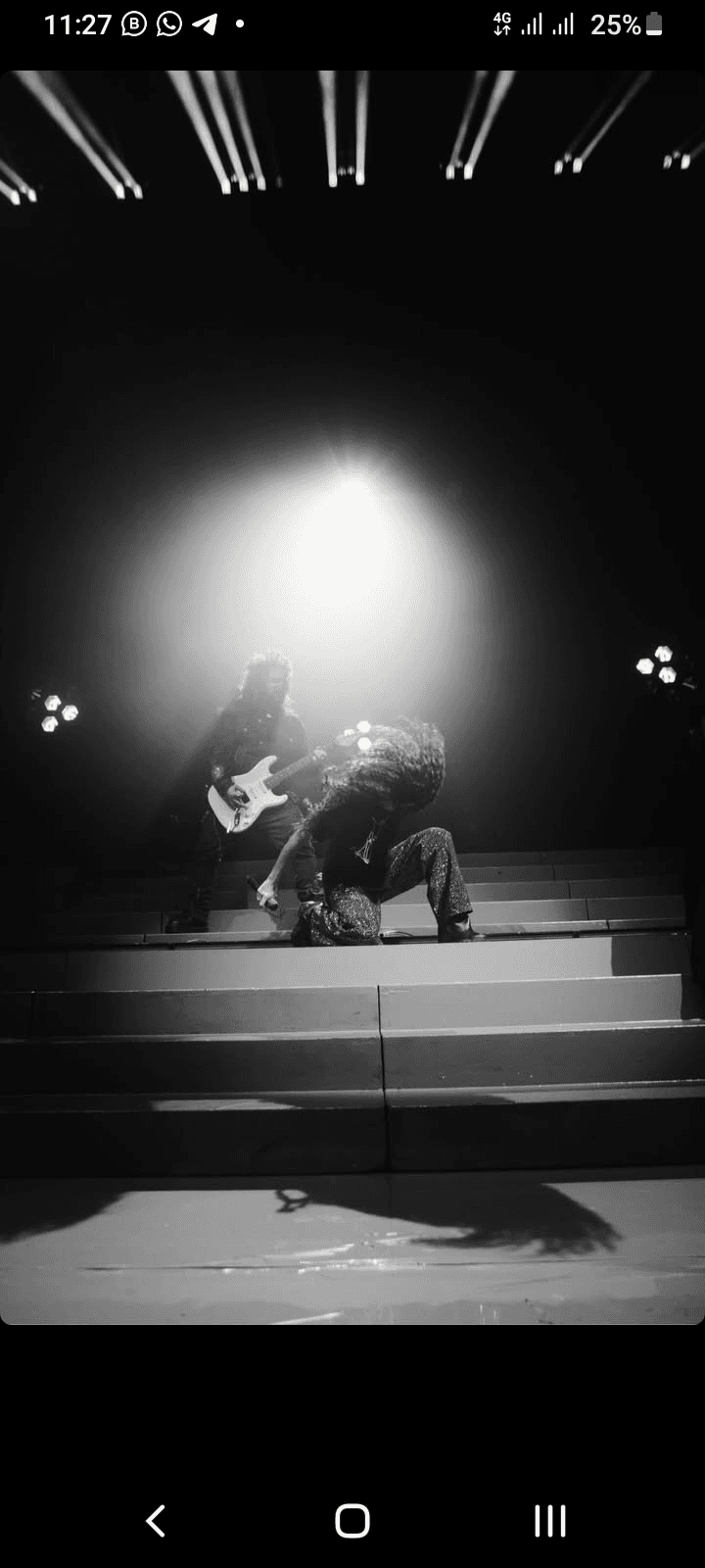 Concert image (Black - Medium)